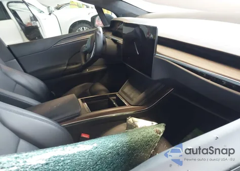 2022 Tesla Model X Dual Motor All-Wheel Drive/Plaid Tri Motor All-Wheel Drive from USA, damaged, VIN 7SAXCDE58NF337576